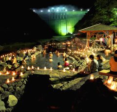 湯原温泉のシンボル・露天風呂「砂湯」