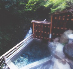 湯泉地温泉の公衆浴場「滝の湯」