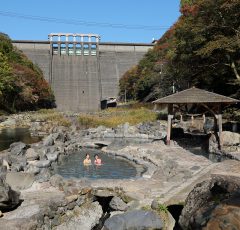 全国露天風呂番付にランクされる「砂湯」