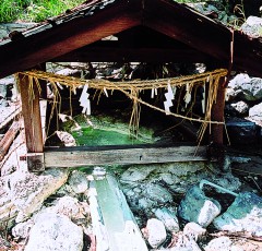 高湯温泉の自噴源泉の１つ高湯5番泉