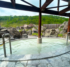 ニセコ湯本温泉の露天風呂（蘭越町交流促進センター雪秩父）