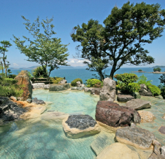 海に向かって広がる絶景の温泉（湯の児）