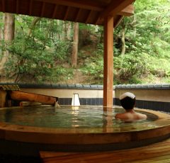 今板温泉・湯本舘の露天風呂